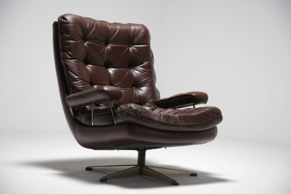 1970s brown leather lounge chair 2