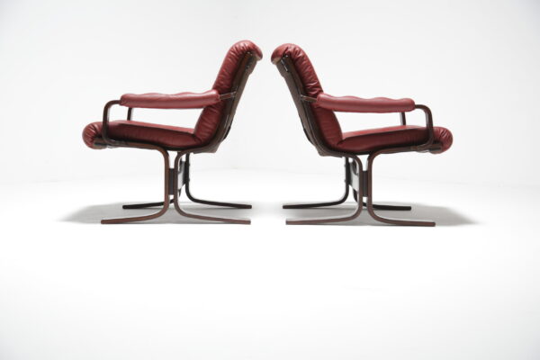 Vintage Pair of Red Leather and Beechwood Cantilever Lounge Chairs 1