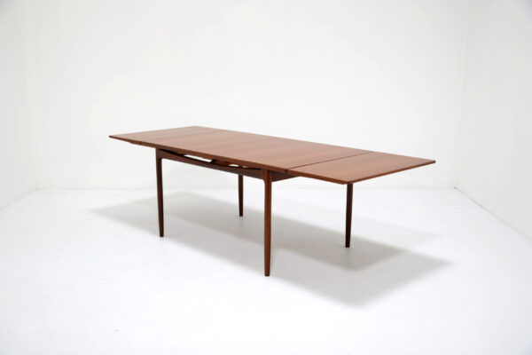 Vintage Minimalist Teak Extending Dining Table by Ib Kofod Larsen for G-Plan 1