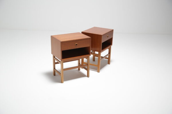 Vintage Pair of Teak and Oak Bedside Tables 1